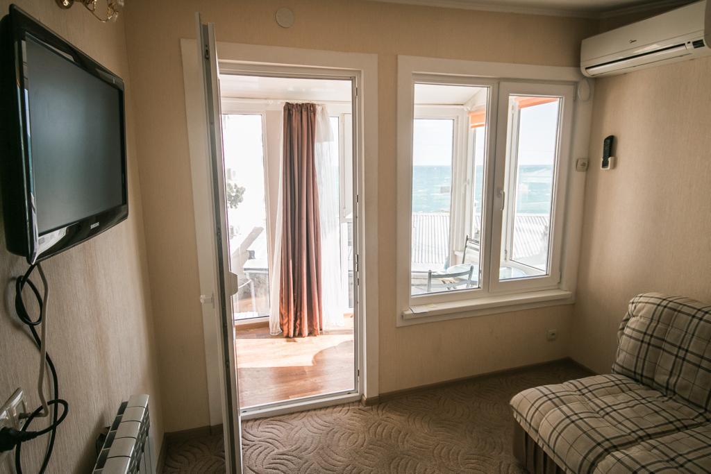 Таунхаус под ключ. Дом под ключ на пляже с великолепными видом на море. Ялта