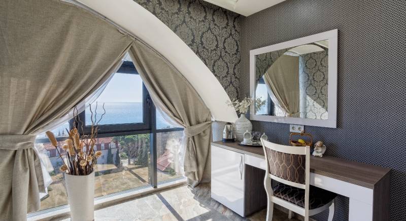 Полулюкс панорамный. Гостиница "Парк Авеню". Кореиз Полулюкс панорамный. Гостиница "Парк Авеню". Кореиз