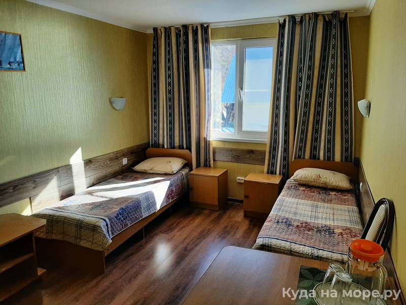 «Стандарт» 2х, 3х местный. Отель Дача художников. Гагра