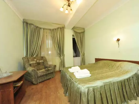 «Полулюкс» 2-х местный DBL (Главный корпус). Гостиница «Кристалл». Домбай-гостиницы