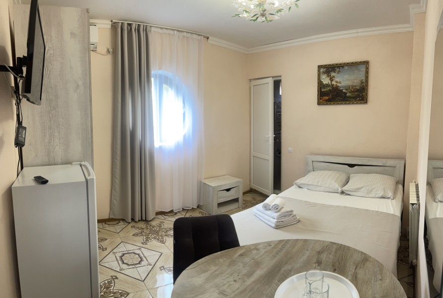 Стандартный двухместный номер. Гостевой дом "Замок на Жемчужной". Адлер