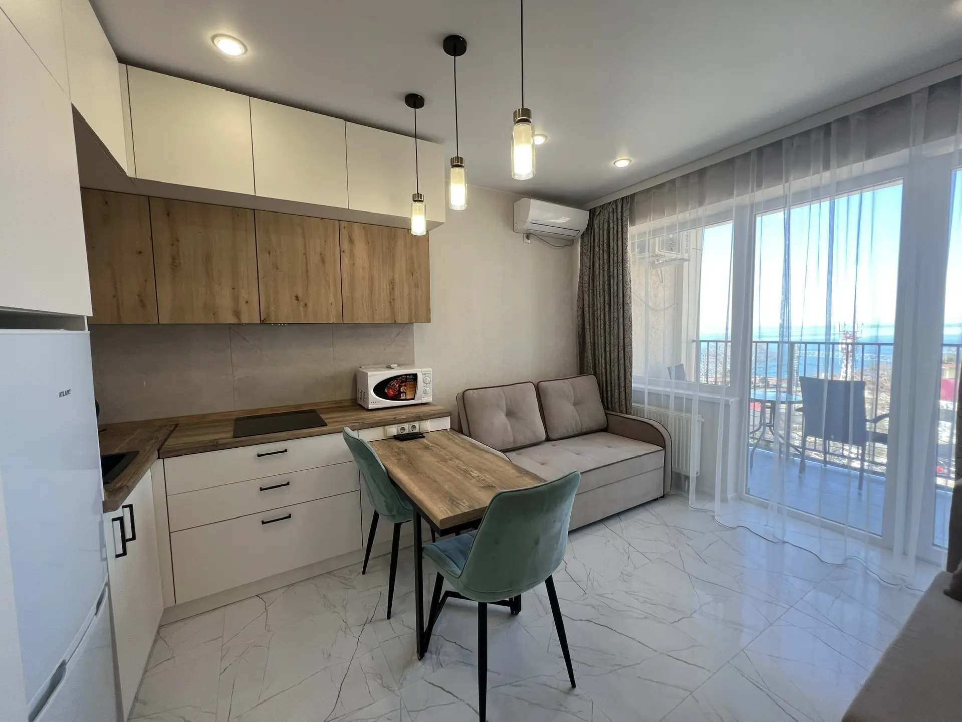 . Квартира в многоквартирном доме Светлая студия на первой береговой линии. Дагомыс