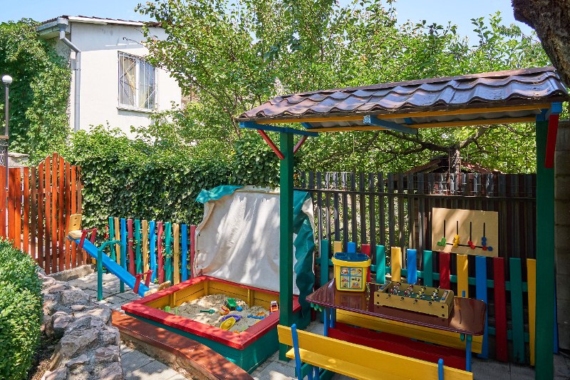 . Гостевой дом "Малиновая 10". Севастополь