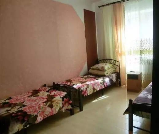 Стандартный трехместный. Гостиница «Айс Черри». Домбай-гостиницы