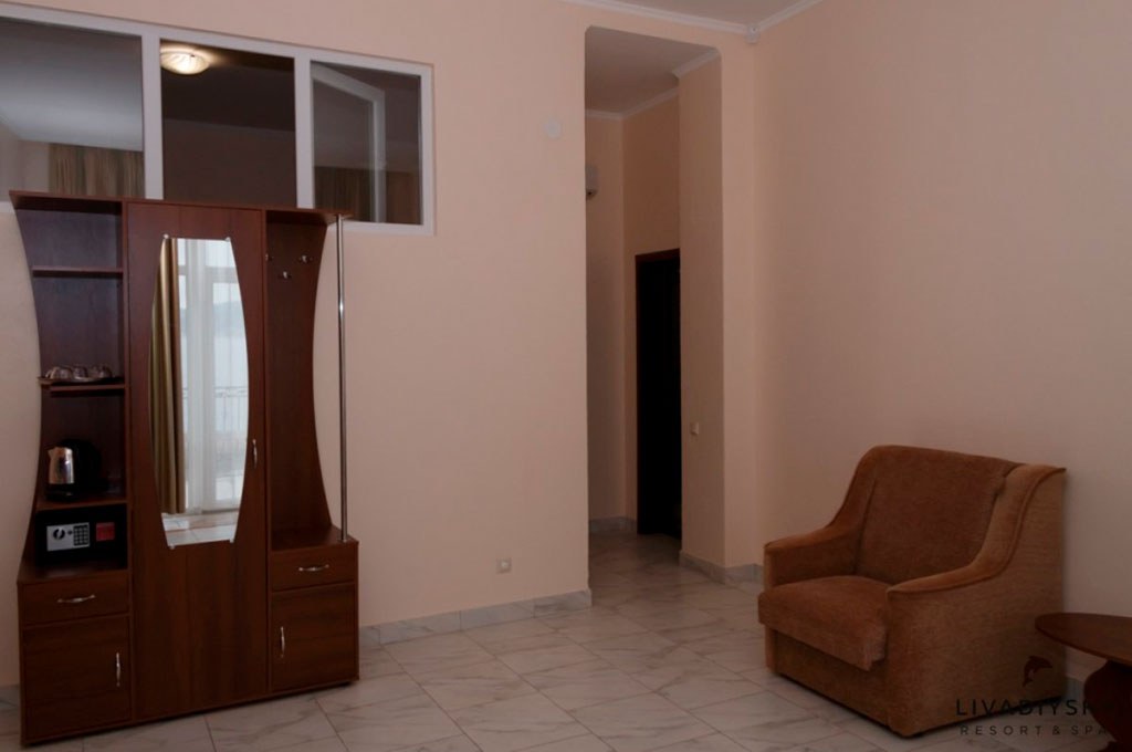 Комфорт Премиум 2-комнатный. Арт-отель «Азор». Ливадия