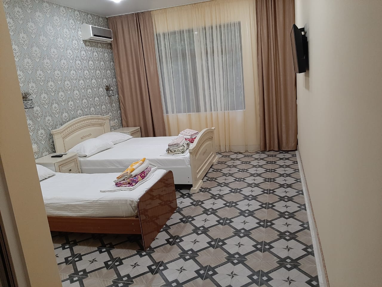 . «Роберт и Оксана». Пицунда