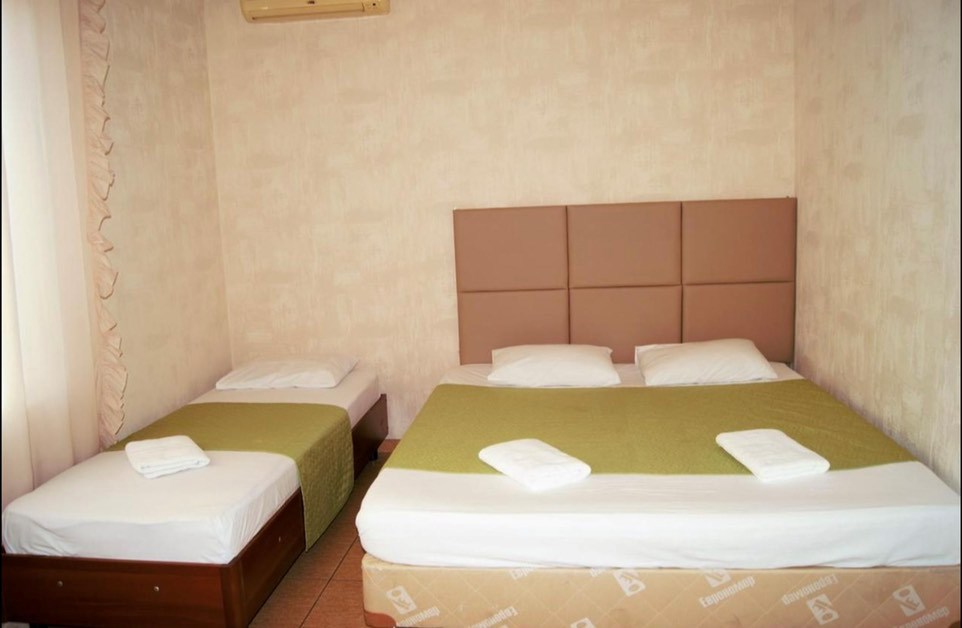 Трехместный номер стандарт класса. Апарт-отель Самара. Адлер