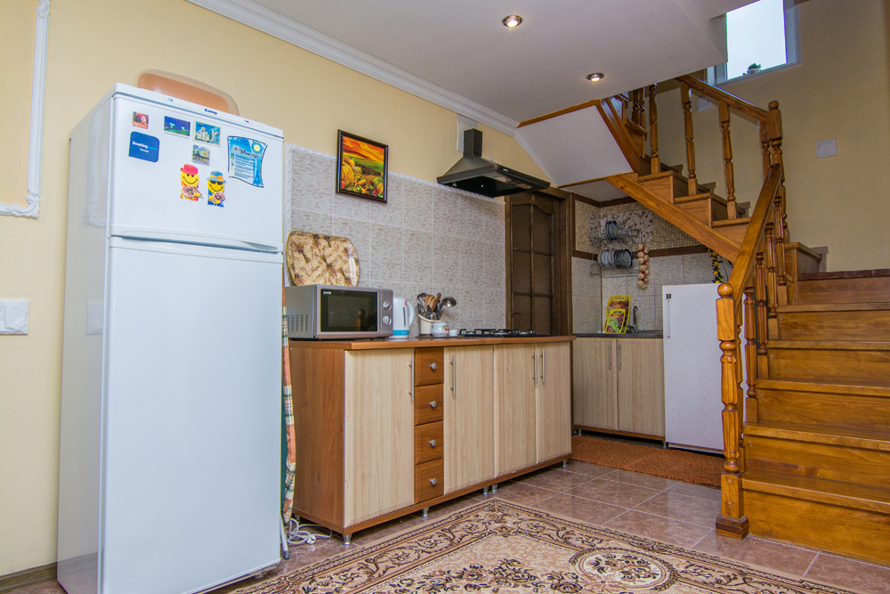 Молодежный. Гостевой дом "Лесные дворики". Гаспра