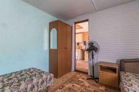 Двухкомнатный номер стандарт с кухней. Гостевой дом «Высотной 13». Голубицкая