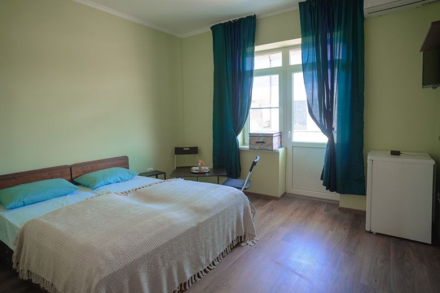 2-х местный номер улучшенный. Гостевой дом "Лурмарин". Якорная Щель