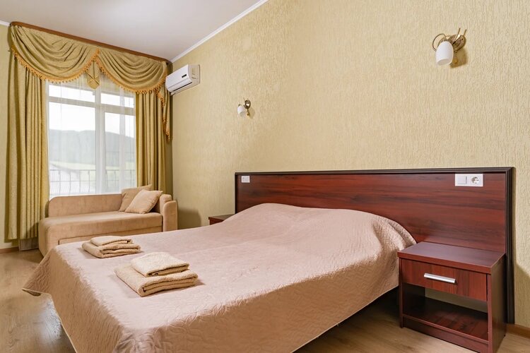 Двухкомнатный с балконом. Гостевой дом АНИКСИ. Кабардинка