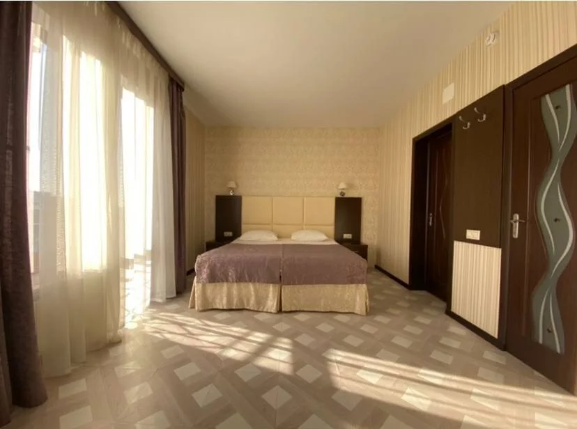 ДВУХМЕСТНЫЙ НОМЕР С ДИВАНОМ И БАЛКОНОМ. Отель "Мечта". Геленджик