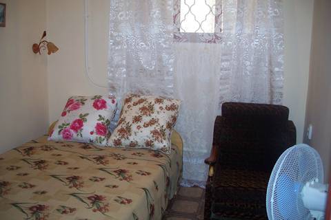 Двухместный номер эконом, цокольный этаж. Гостевой дом  «У Вадима». Витязево Двухместный номер эконом, цокольный этаж. Гостевой дом  «У Вадима». Витязево