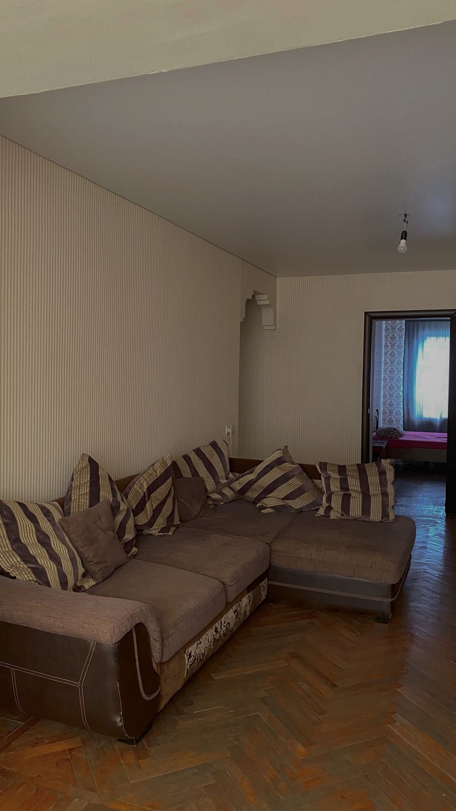 . Двухкомнатная квартира у рынка . Гагра