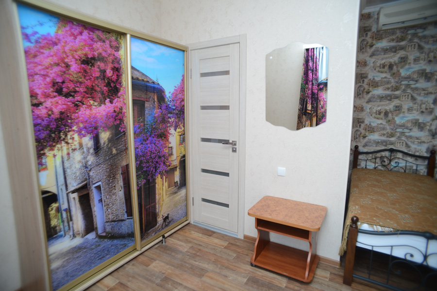 Полулюкс. Гостевой дом "Роман". Чайка