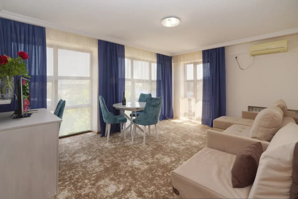 Люкс двухкомнатный. Отель "Центральный". Геленджик