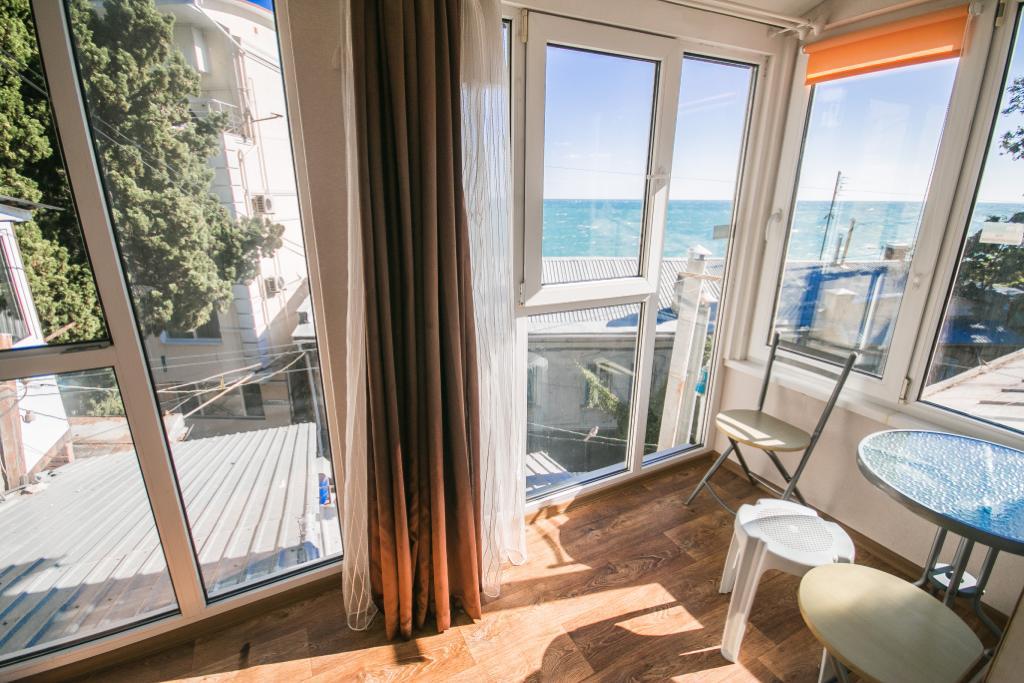 Таунхаус под ключ. Дом под ключ на пляже с великолепными видом на море. Ялта