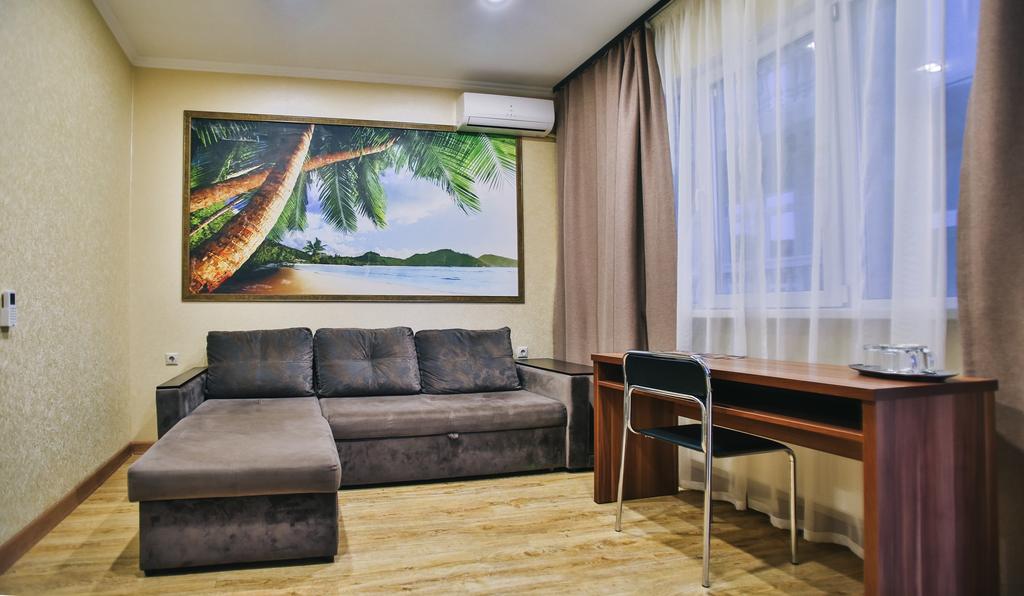 люкс . Гостиница Hotel RUS. Адлер