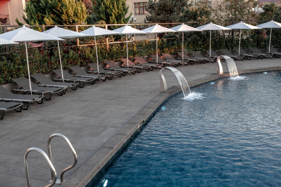 . Курортный отель Моне. Адлер