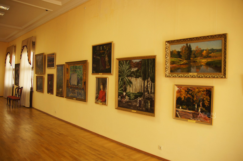 Фотография одной из экспозиций Сочинского художественного музея взята с сайта: http://www.museum.ru/
