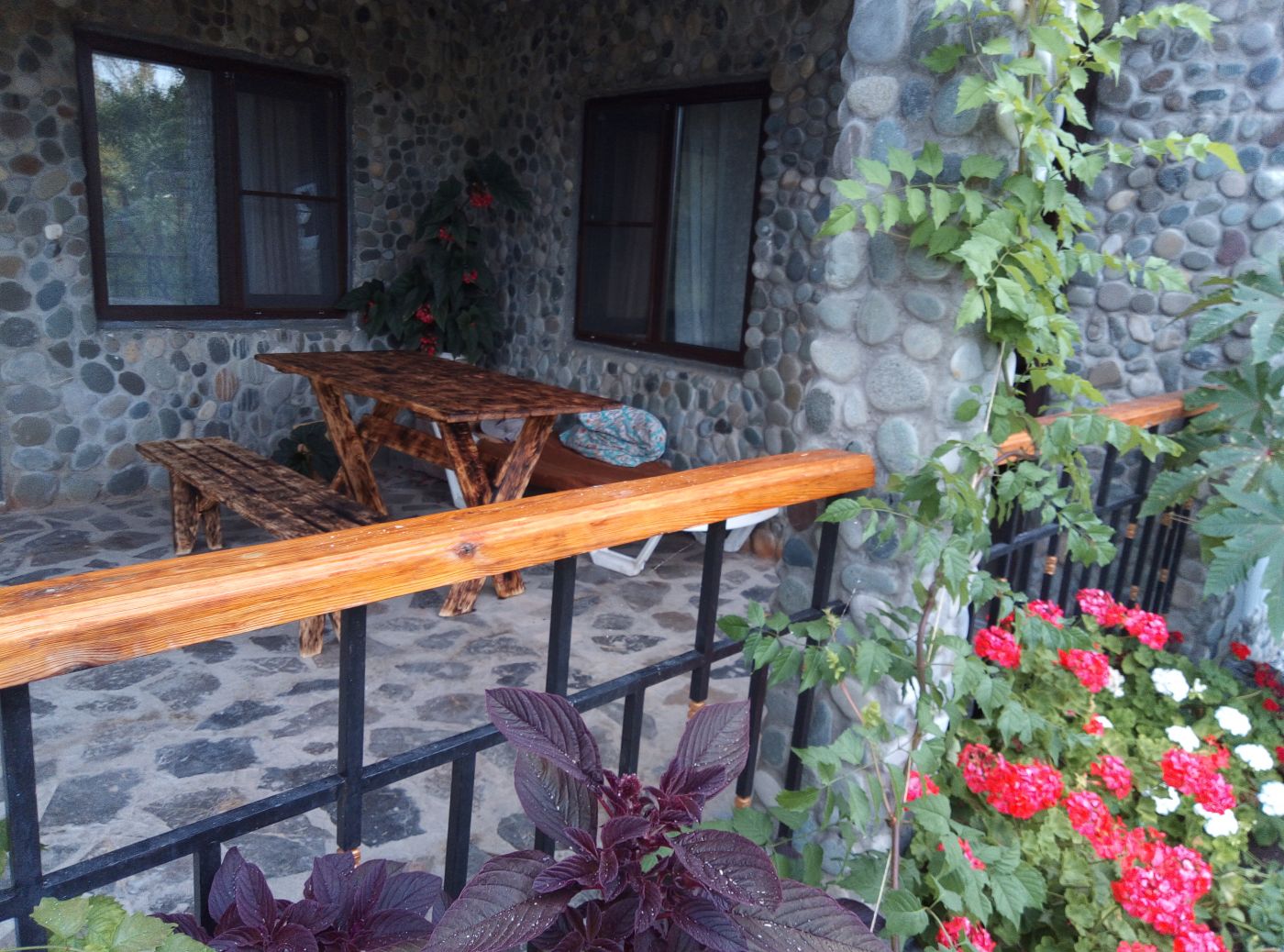 . Гостевой дом Лотос . Пицунда