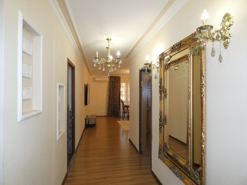 3х-комнатная квартира. Квартира в многоквартирном доме Квартира Абазгаа 59/1 . Гагра