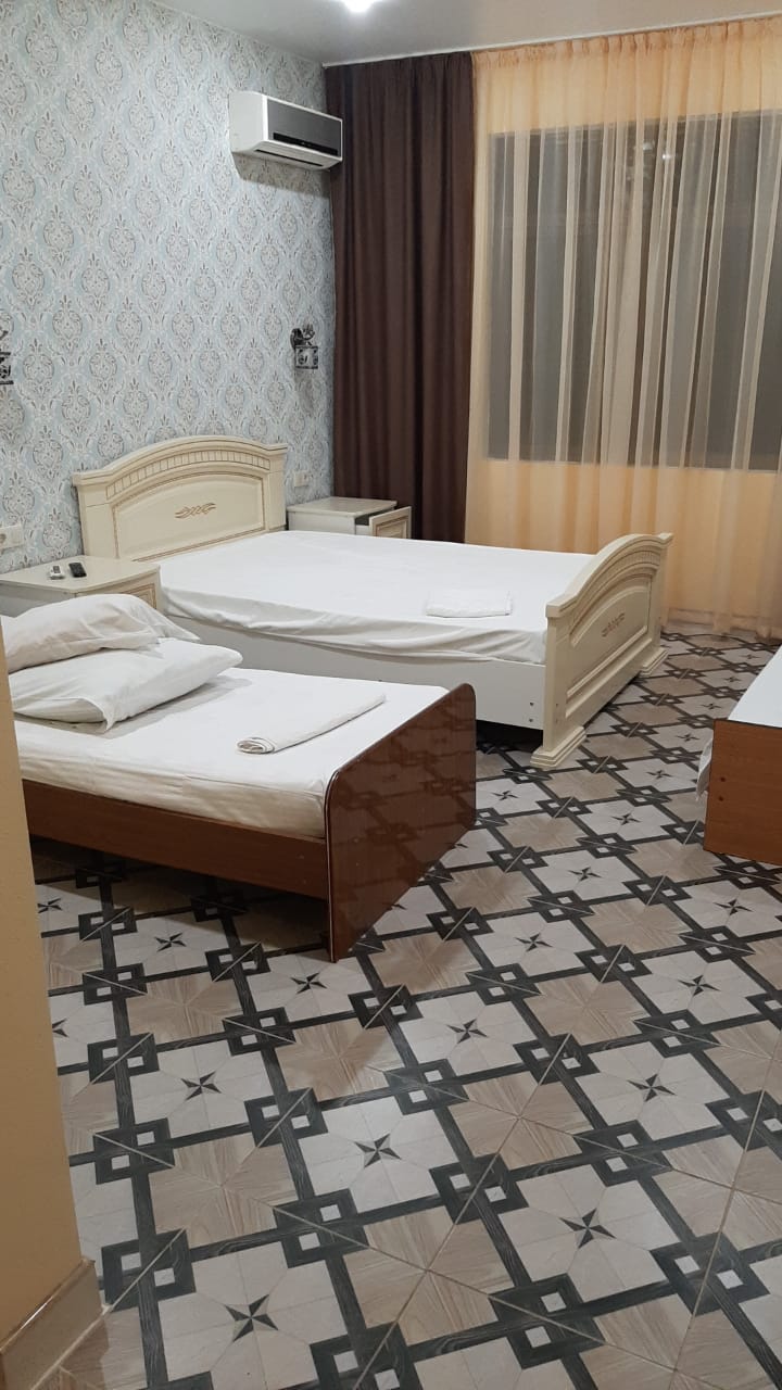 . «Роберт и Оксана». Пицунда