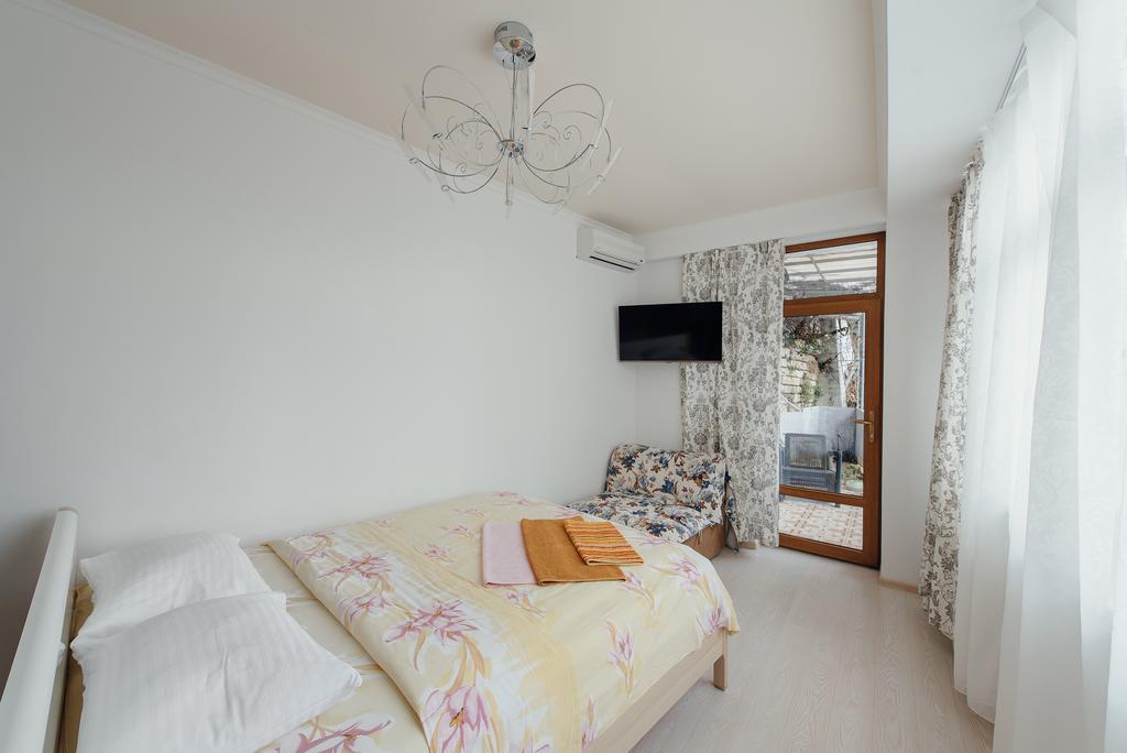 . Частный гостевой дом Матрос. Ялта