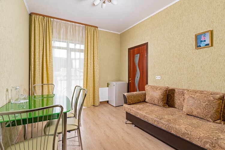 Двухкомнатный с балконом. Гостевой дом АНИКСИ. Кабардинка