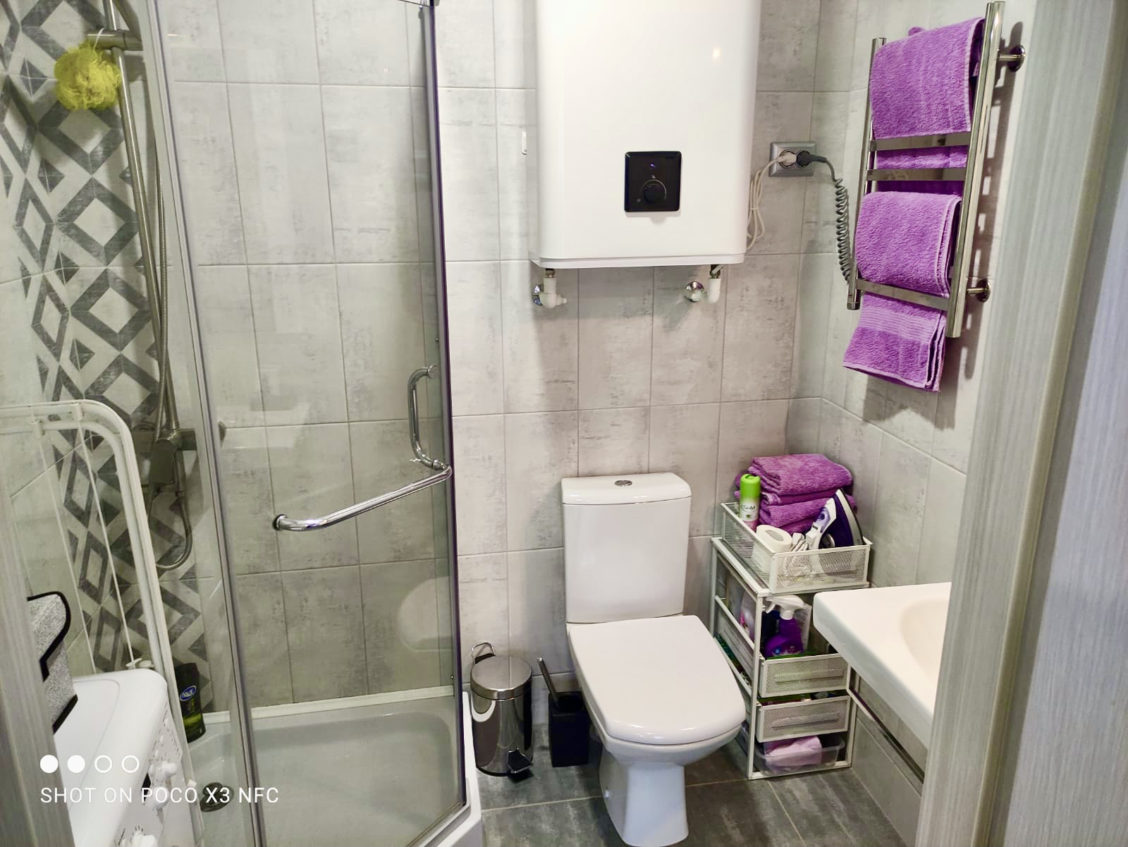 . Квартира в многоквартирном доме на земле в пгт Коктебеле недалеко от моря (700 м), с кондиционером. Коктебель