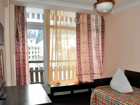 1-местный (3, 4, 5, 6 этаж). Гостиница «Домбай». Домбай-гостиницы