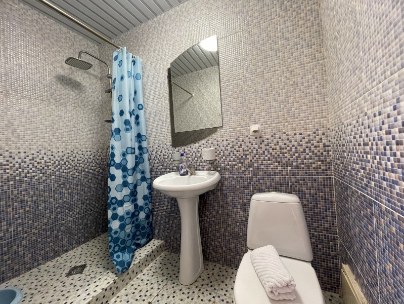 Стандартный трехместный номер. Гостевой дом "Замок на Жемчужной". Адлер