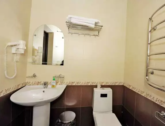 «Полулюкс». Гостиница «Гранд Виктория». Домбай-гостиницы