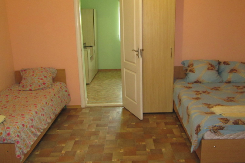 Двухкомнатный со смежными комнатами. Пансионат "Крабовая бухта". Евпатория