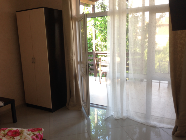 Двухместный «Люкс» с балконом. Гостевой дом на Комарова 17. Витязево