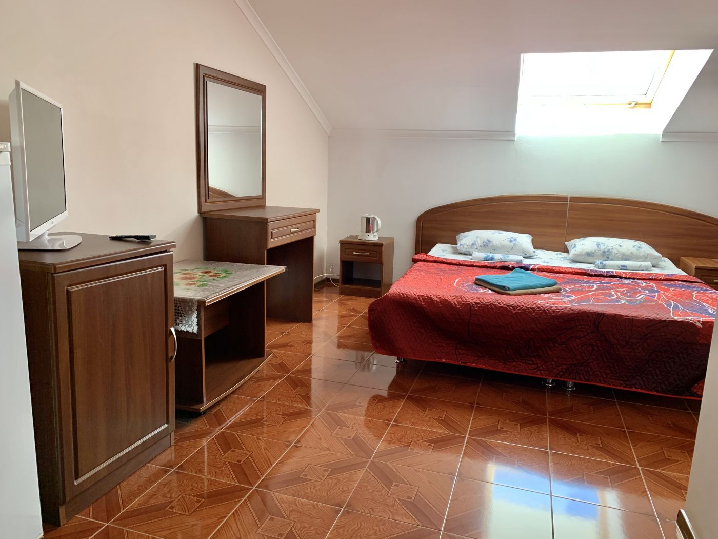 . Гостиница "Посейдон". Новомихайловский