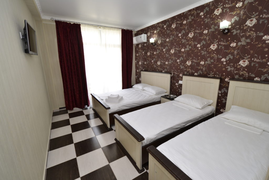 Четырехместный номер с балконом. Гостевой дом «Акрополь» - Витязево. Витязево