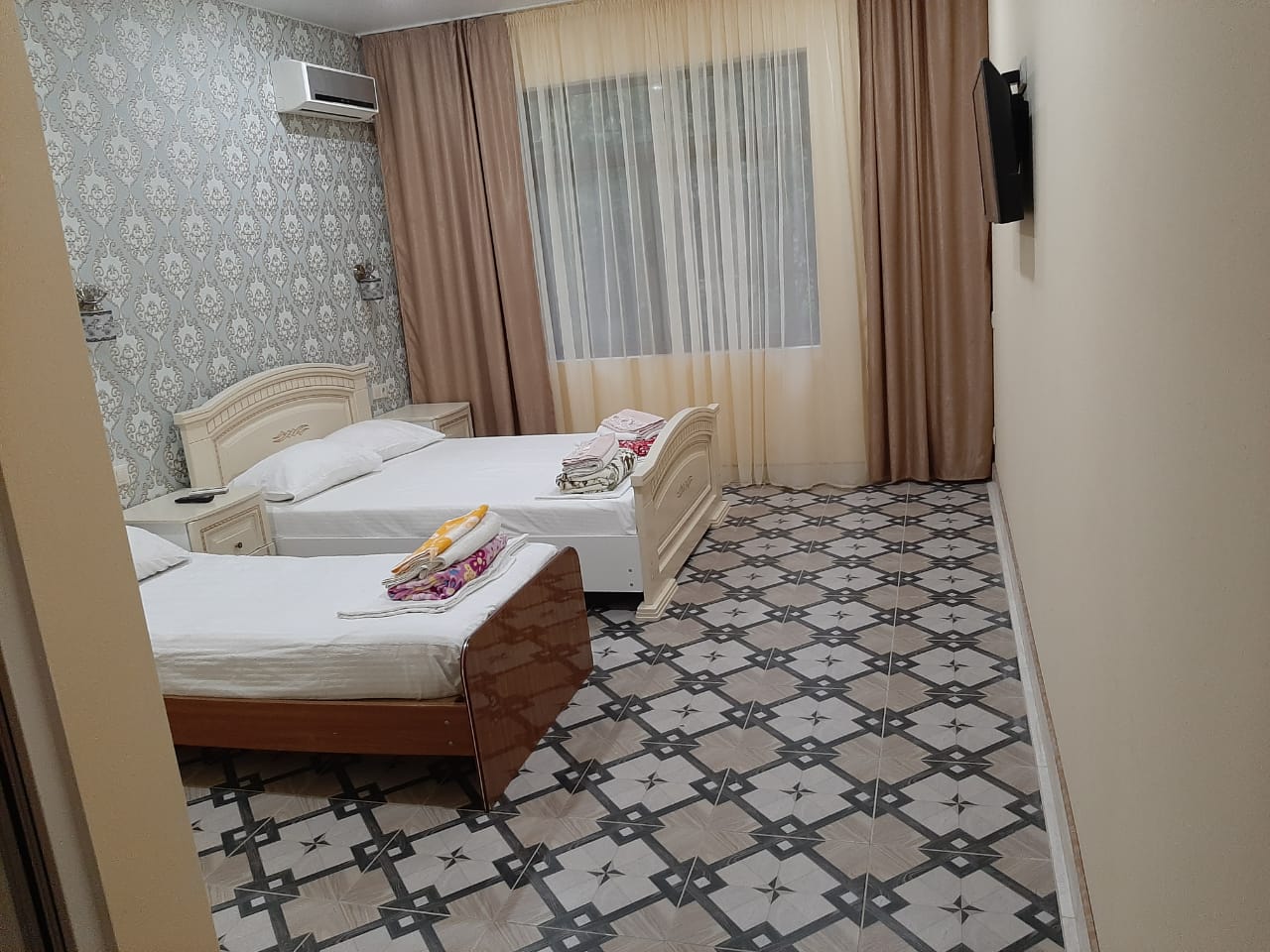 . «Роберт и Оксана». Пицунда