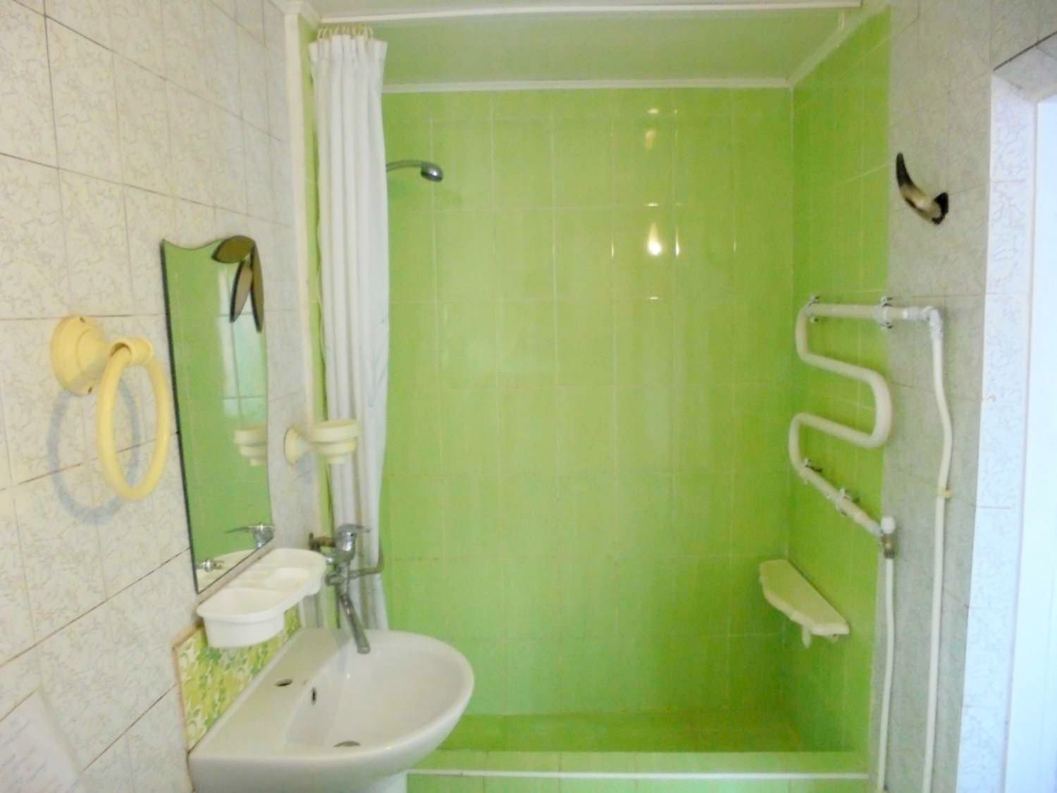 . Дом под ключ  Отдельный трехкомнатный дом со своим закрытым двором и гаражом без хозяев.. Феодосия