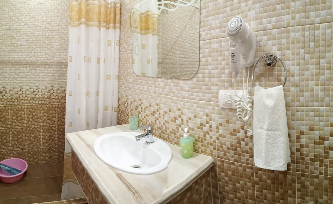 Двухместный номер с балконом «Комфорт/Komfort». Гостевой дом  Vega. Заозерное Двухместный номер с балконом «Комфорт/Komfort». Гостевой дом  Vega. Заозерное