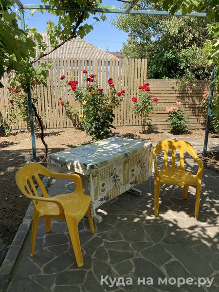 3-х местный номер с террасой. Гостевой дом "Кот и овсянка". Тамань