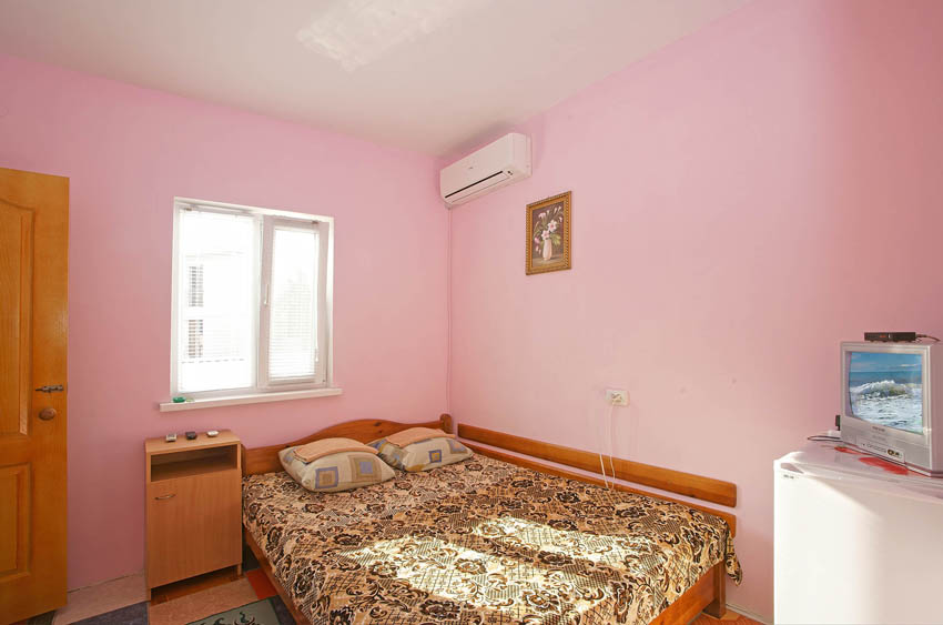 2-местный улучшенный. Гостевой дом «Белый». Саки