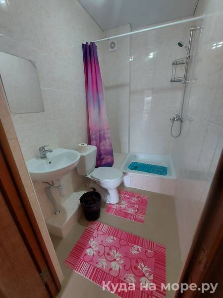 Двухкомнатный семиместный номер с балконом. Гостевой дом "Нур". Ольгинка Двухкомнатный семиместный номер с балконом. Гостевой дом "Нур". Ольгинка