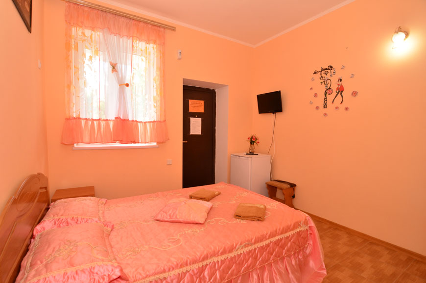 2-местный номер «Персиковый». Гостевой дом Гостевой дом «Радуга». Саки