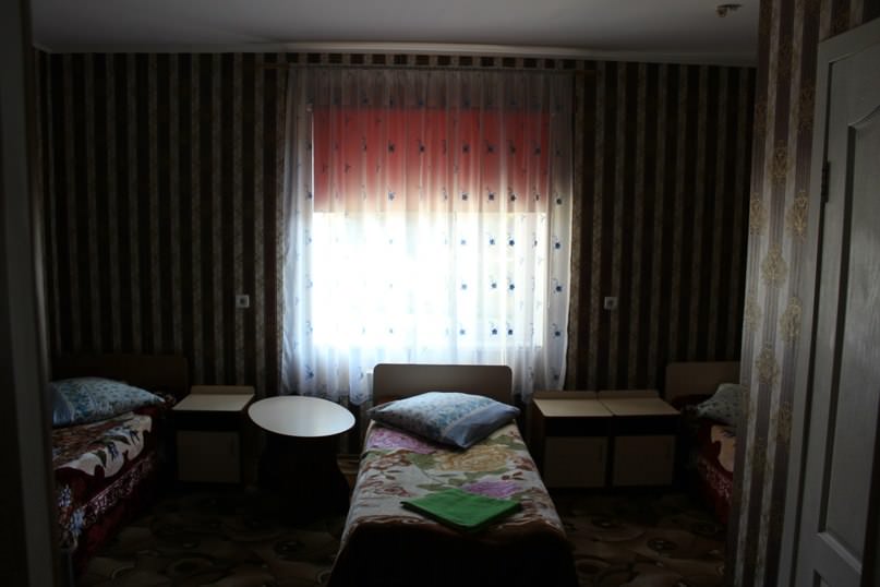 Трехместный номер. Гостиница спортивного комплекса «Инкомспорт». Куйбышево