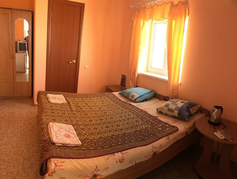 «Полулюкс». Гостевой дом Парус. Коктебель