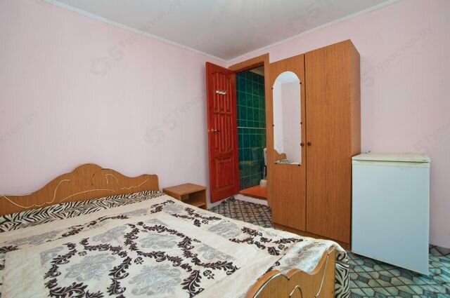 "С удобствами и балконом" (1-комнатный). Частный сектор "Каприз". Вардане