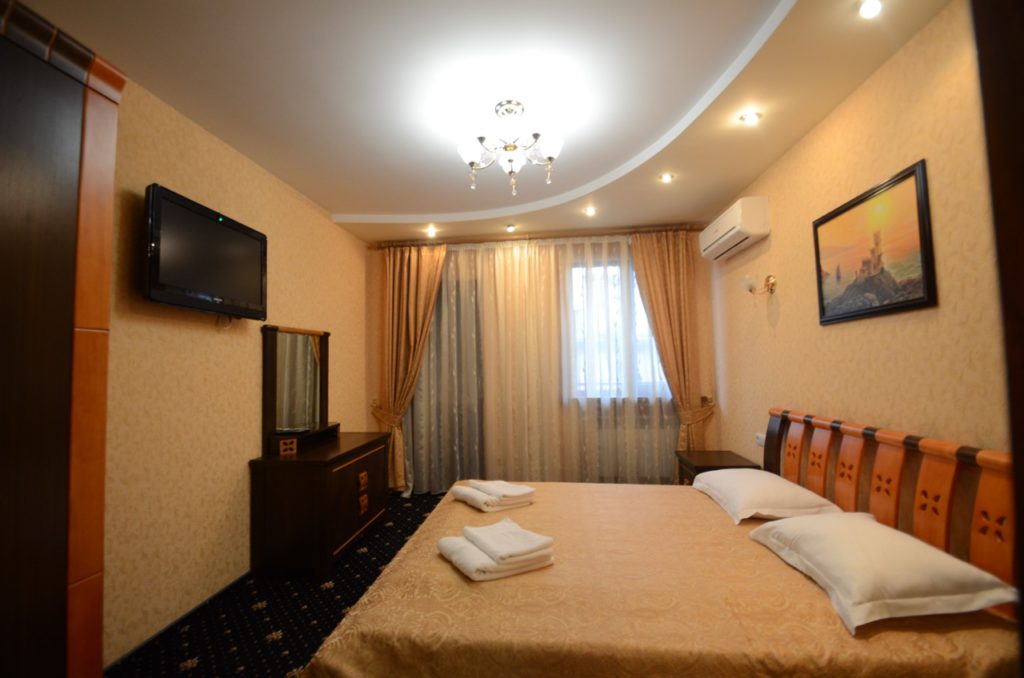 Апартаменты. Гостиница Дворик на Морской. Ялта