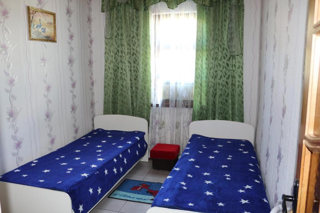 ЧЕТЫРЕХМЕСТНЫЙ ДВУХКОМНАТНЫЙ. Гостевой дом "Сибирячка". Ольгинка