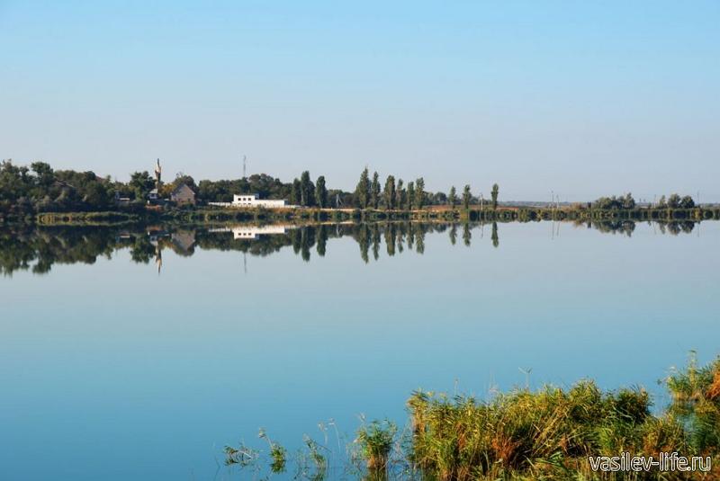 Михайловское озеро. Фото взято с сайта: https://vasilev-life.ru/